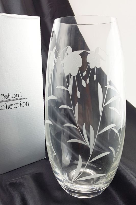 Lead Free Glass Vase, 25cm Tall, Barrel Shape, Balmoral Collection Gift Box
